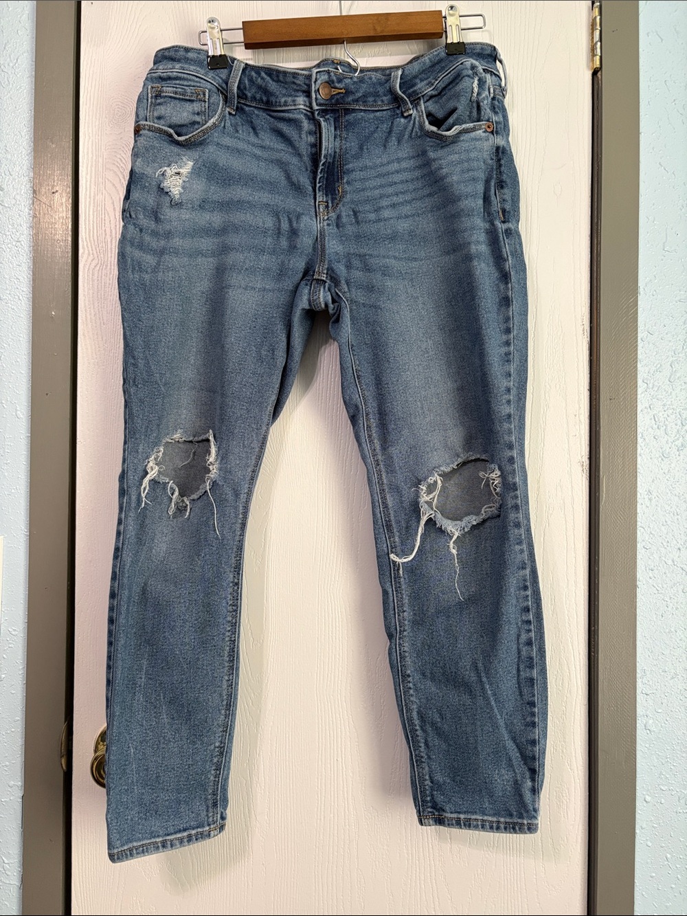 Old Navy Women's Distressed Boyfriend Jeans in Medium Blue